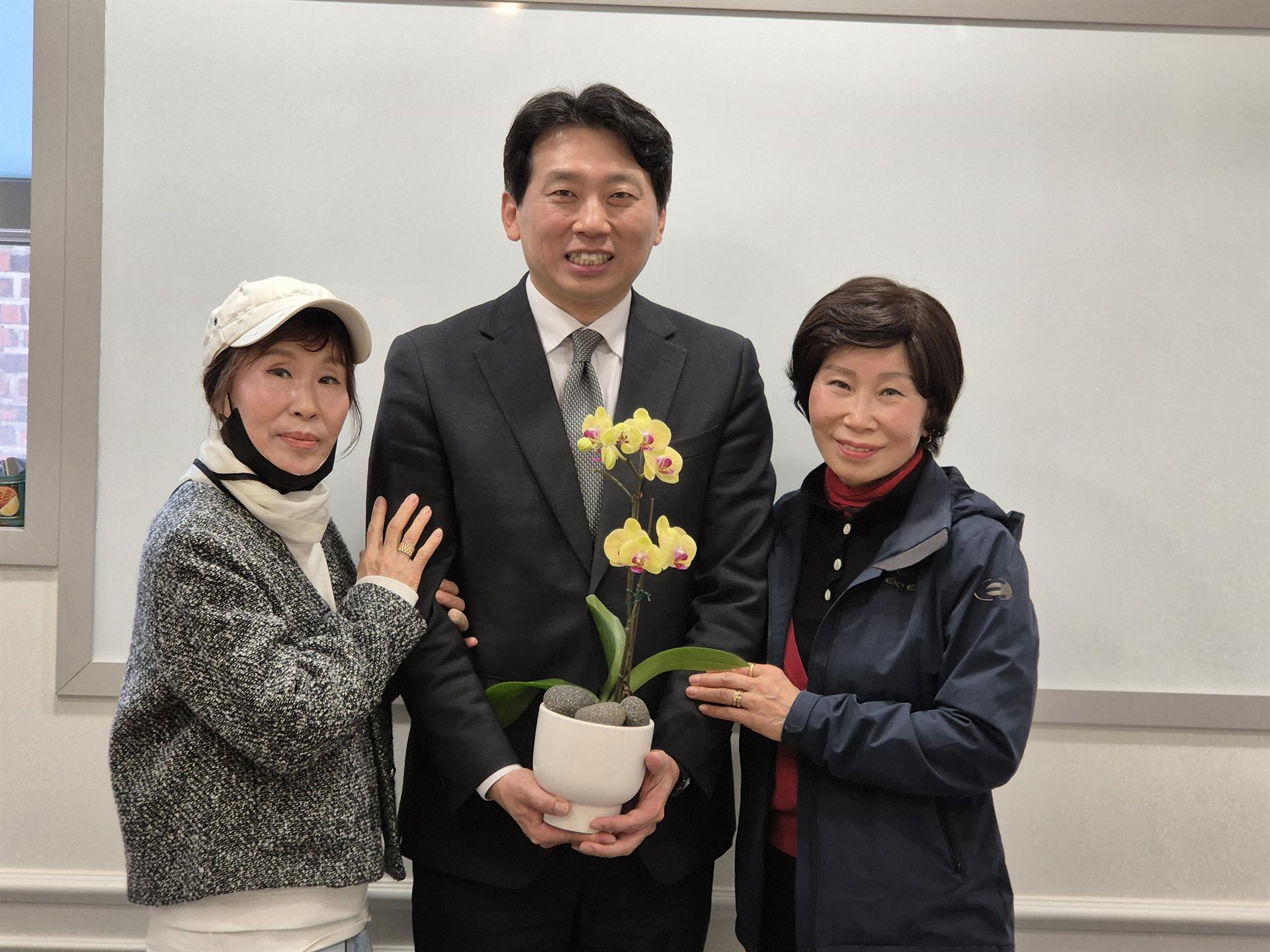 한정애, 백영란.jpg